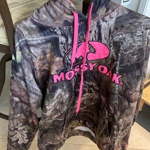 Women’s Size large Mossy Oak hoodie
